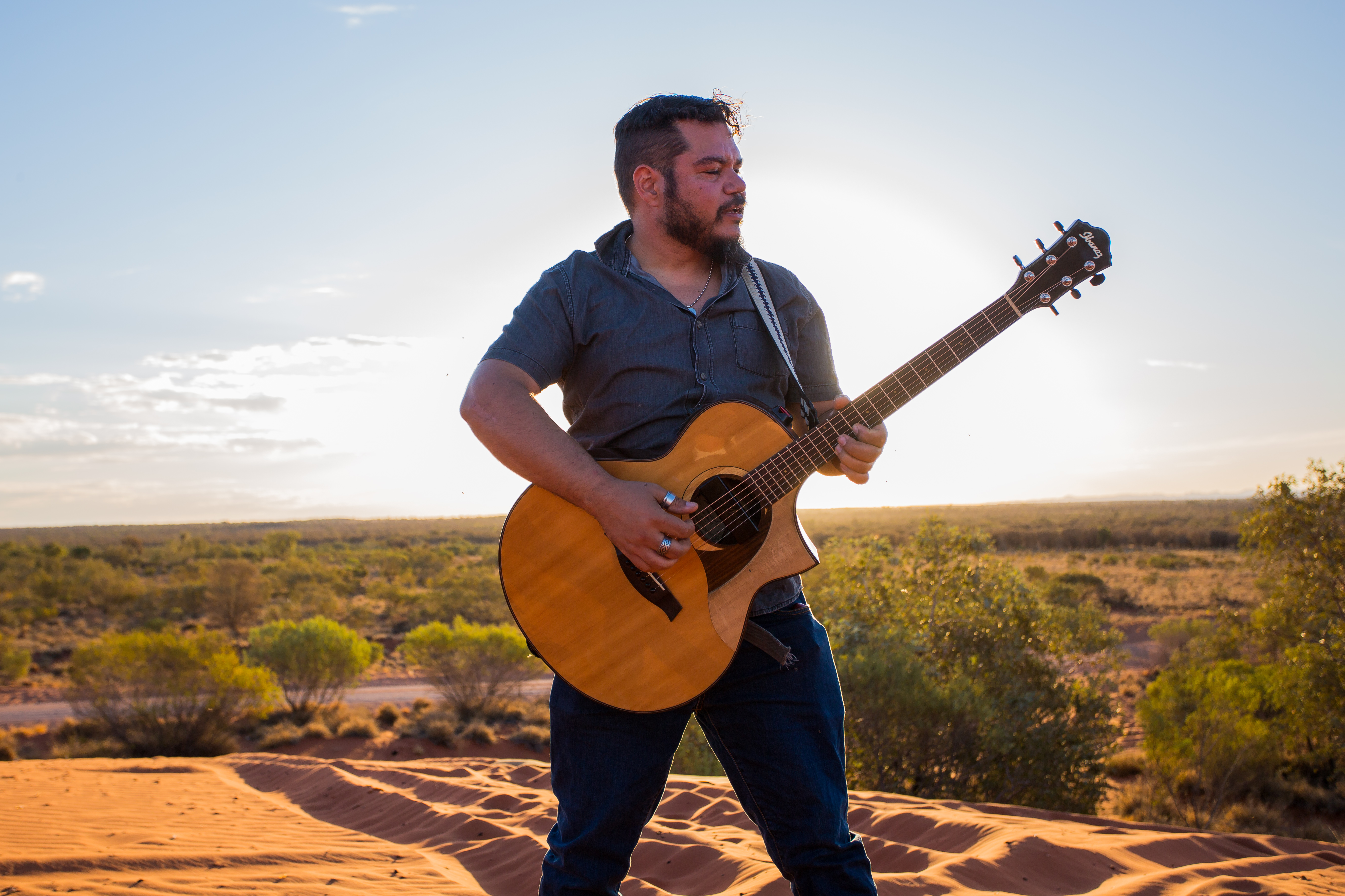 Sunset Series: Damien Armstrong Live at Godinymayin